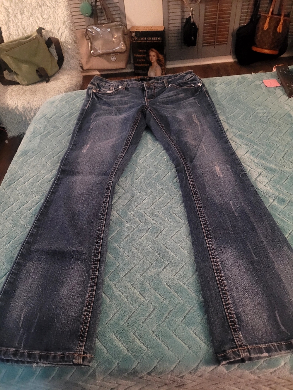 Women's Bootcut Jeans in Faded Blue Wash